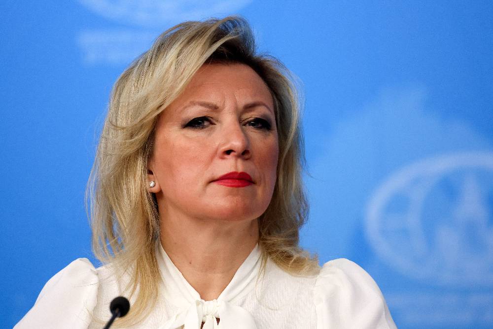 Захарова: Эстонии и Латвии надоело сидеть &laquo;под столом&raquo; переговоров