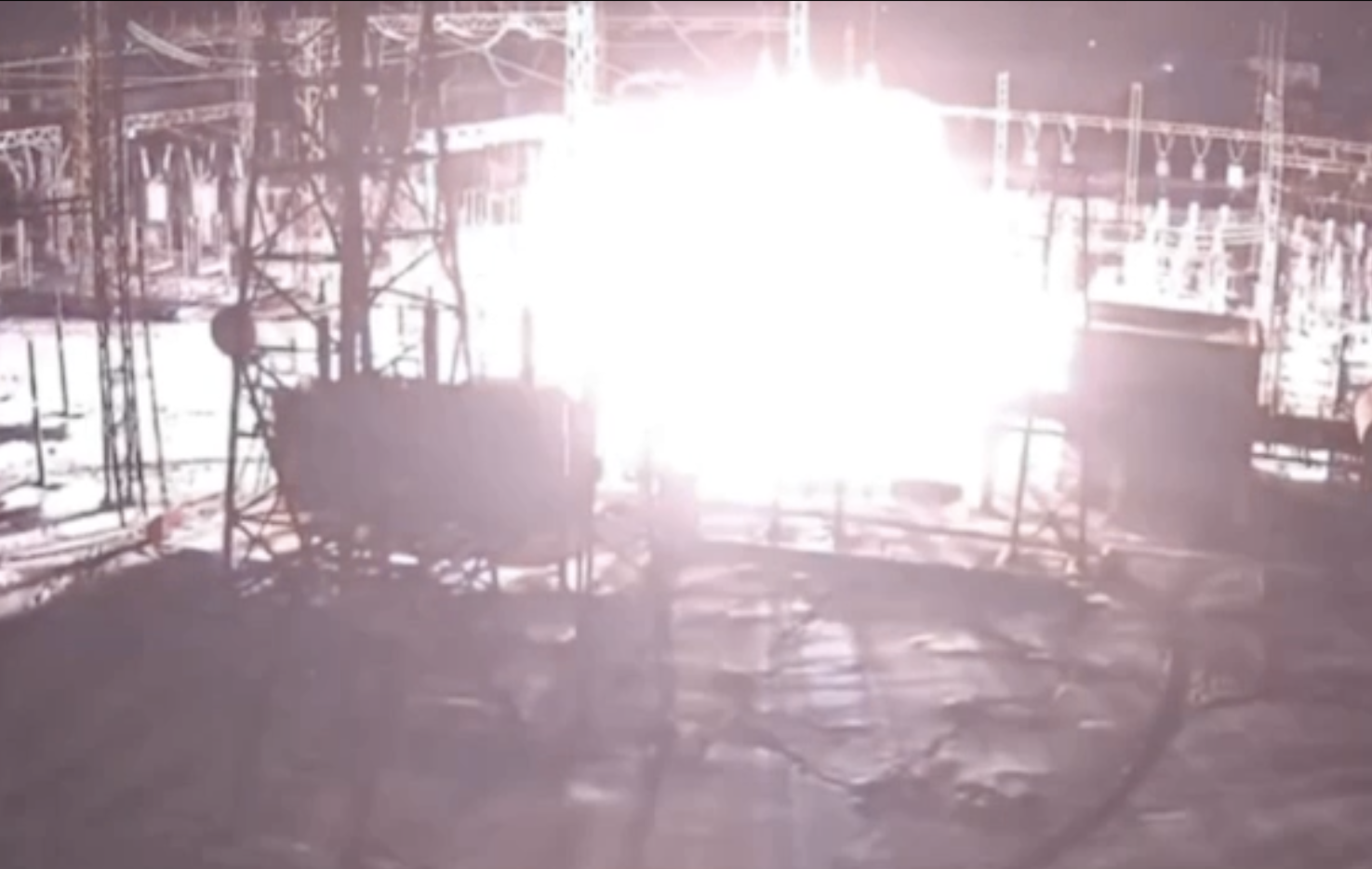 Момент короткого замыкания на ТЭЦ, обесточившего часть Читы, попал на видео