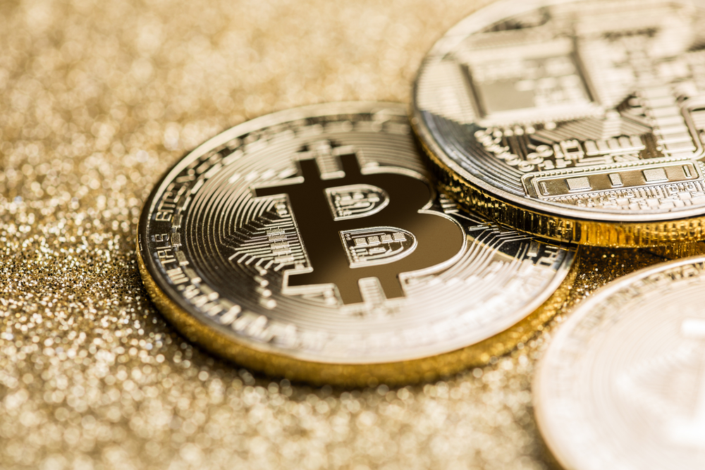 Стоимость биткойна опускалась ниже $65 тысяч впервые с октября 2024 года