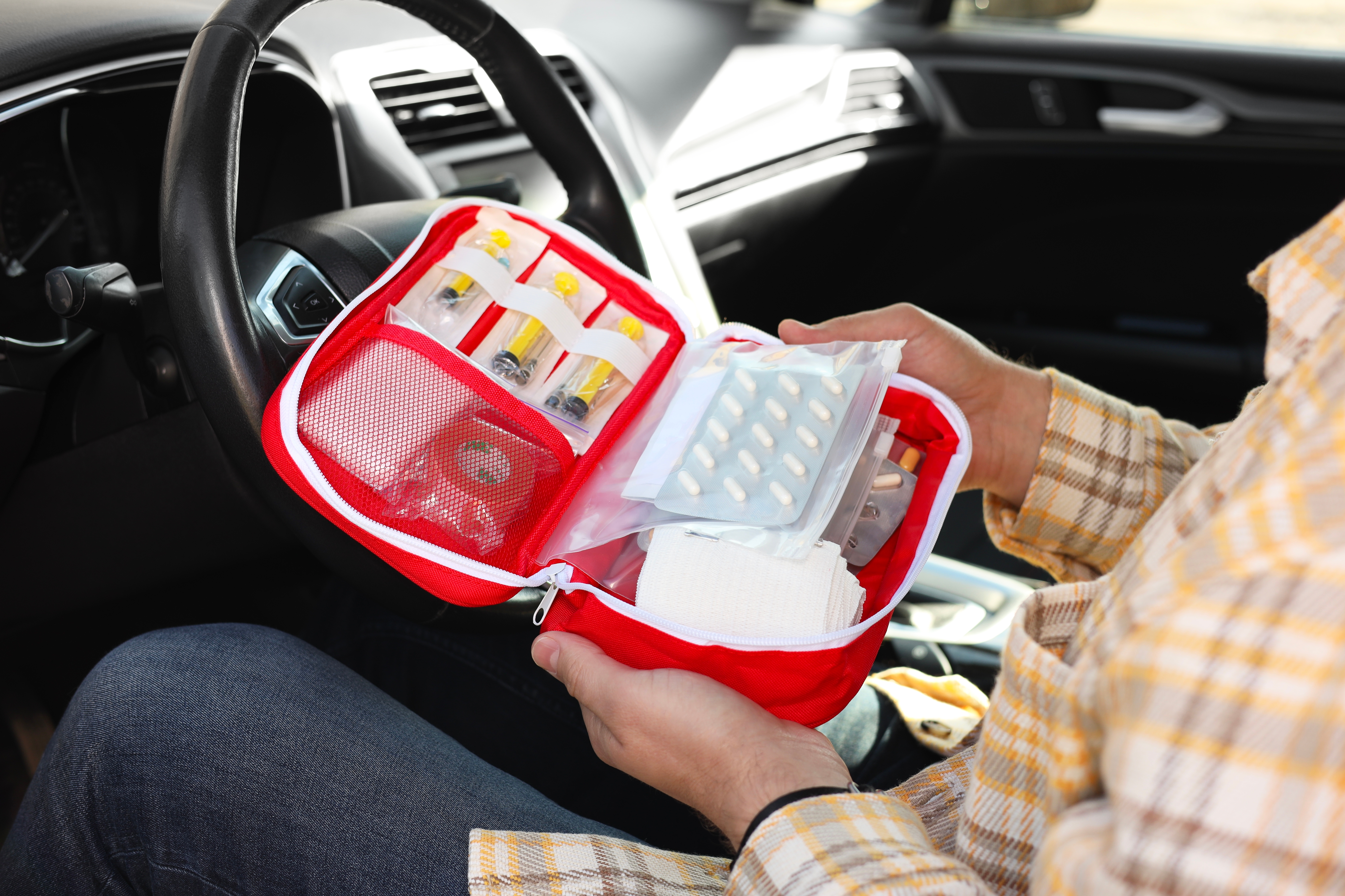 Автомобилистам напомнили об отмене штрафов за отсутствие аптечки в машине