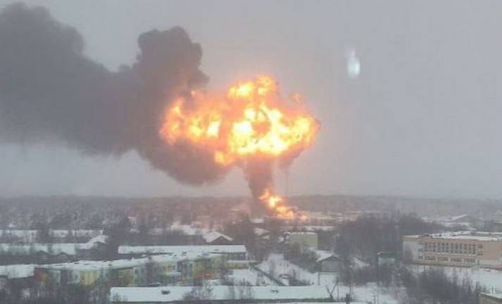 Два человека пострадали при взрыве бензовоза на заправке в ХМАО