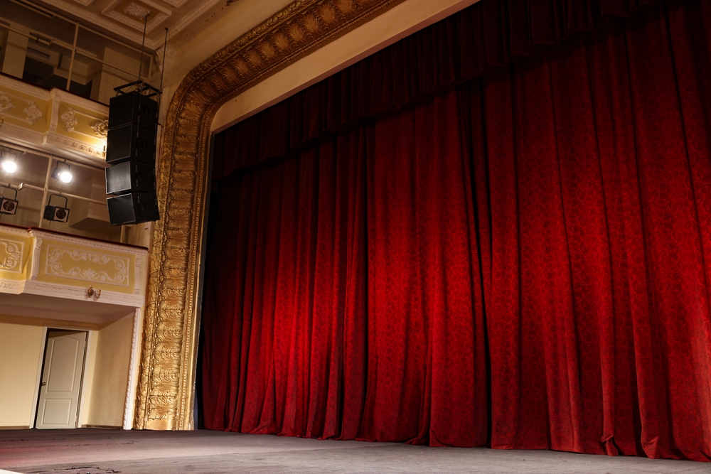 В Кремле высказались о возможном введении дресс-кода для посещения театров