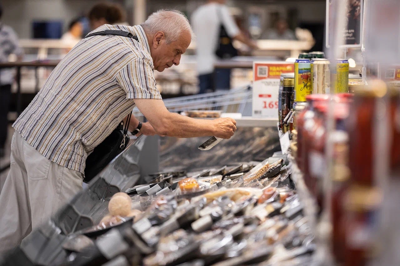 Три крупные торговые сети получили предостережения из-за микробов в селёдке под шубой