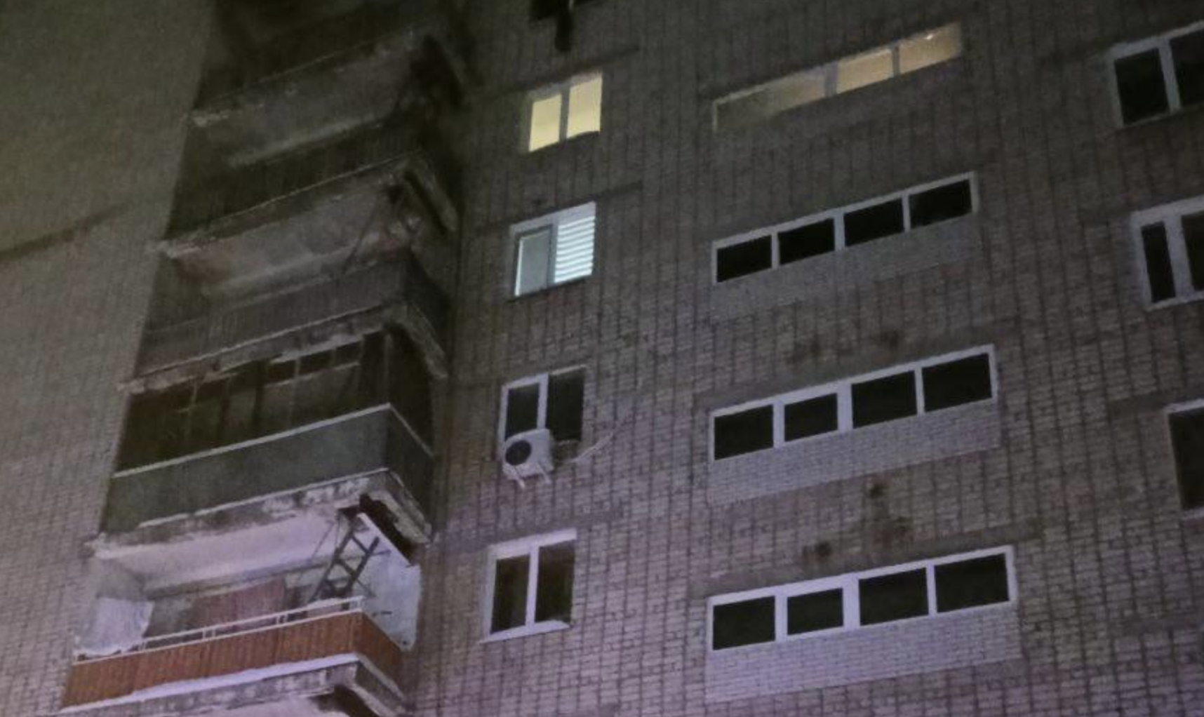 Девять человек пострадали при пожаре в жилом доме в пермском Чайковском