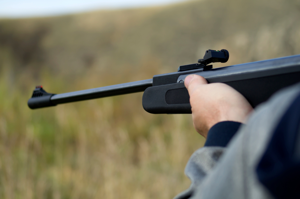 В Баку арестовали школьника, выстрелившего в учительницу из отцовского ружья