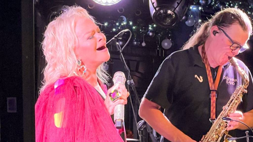 Директор Долиной заявил о &laquo;серьёзных переменах&raquo; в жизни певицы