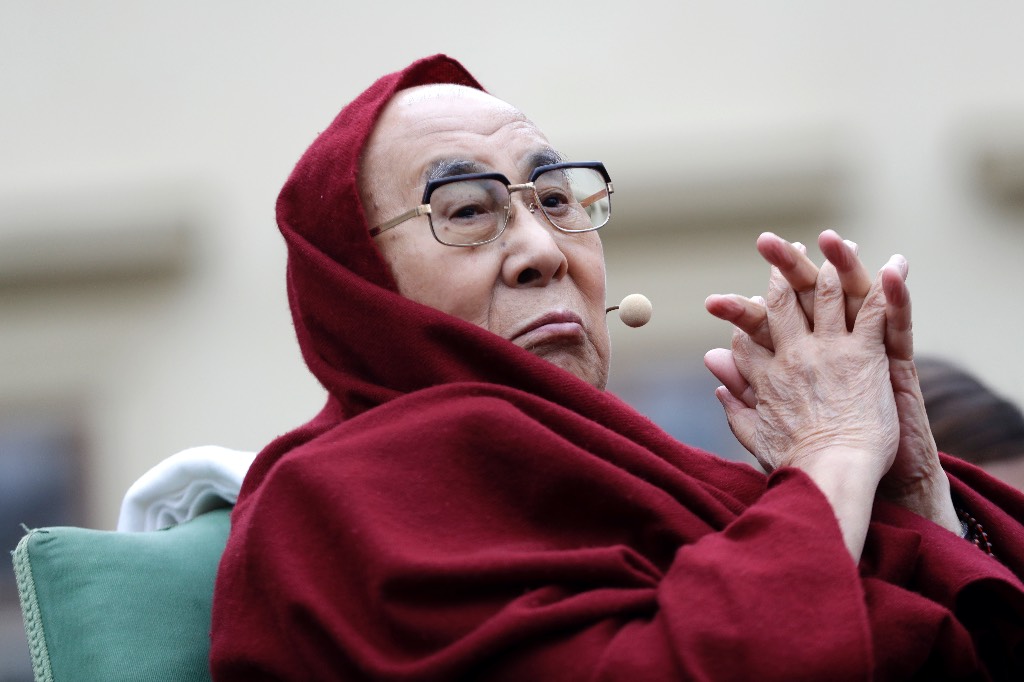 Далай-лама опроверг слухи о тайных встречах с Эпштейном