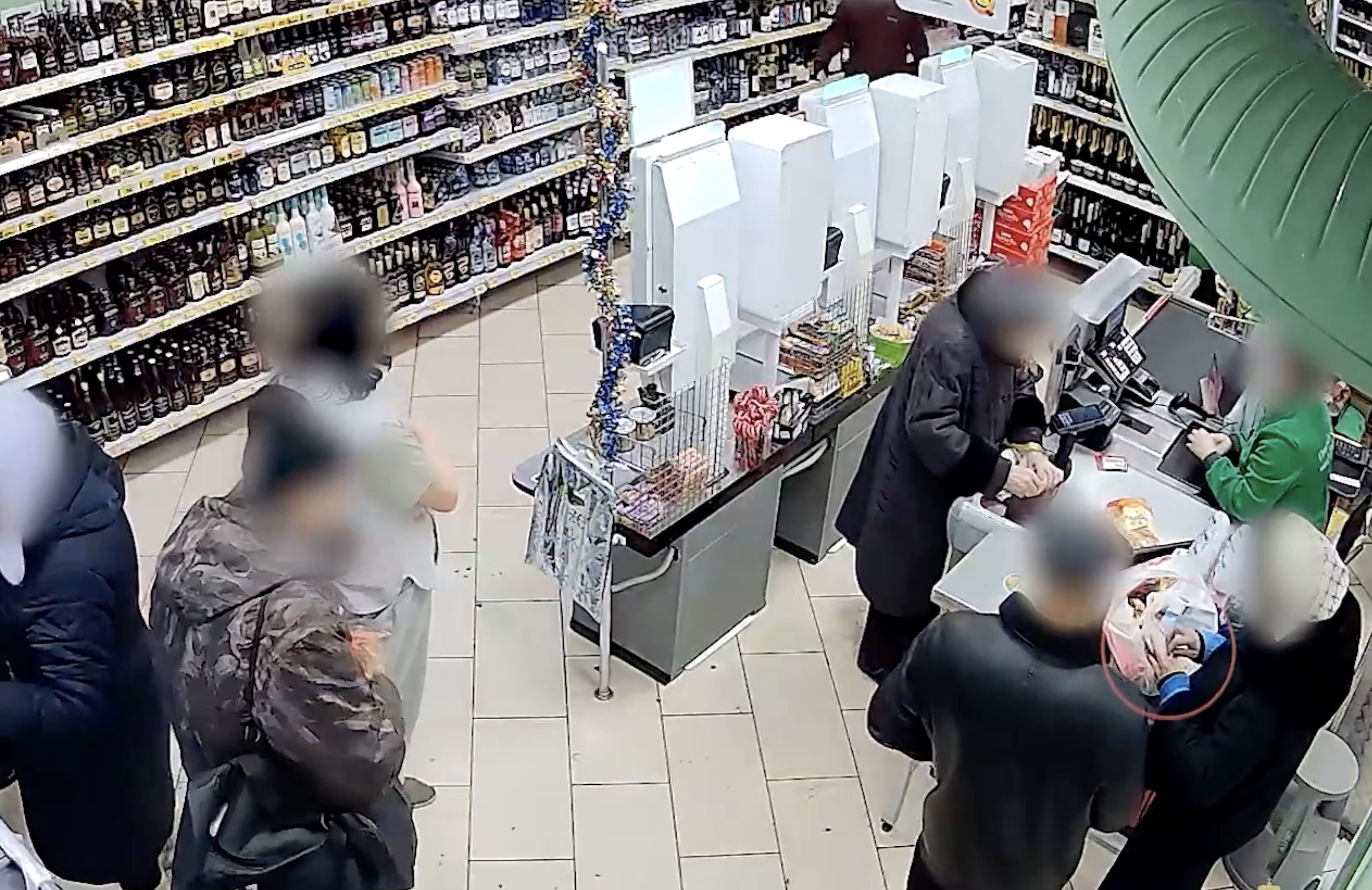 Девушка нашла в Муроме забытую карту и устроила себе шопинг по пин-коду из паспорта