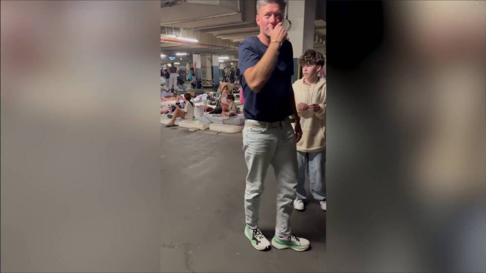 Российские туристы в Дубае ночуют в подвалах и паркингах из-за ударов Ирана