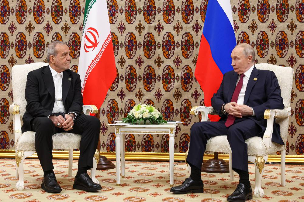 Путин и Пезешкиан обсудили по телефону ситуацию на Ближнем Востоке