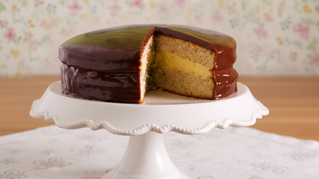 Торт &laquo;Чародейка&raquo;: рецепт с пошаговой инструкцией и секретом пышного бисквита