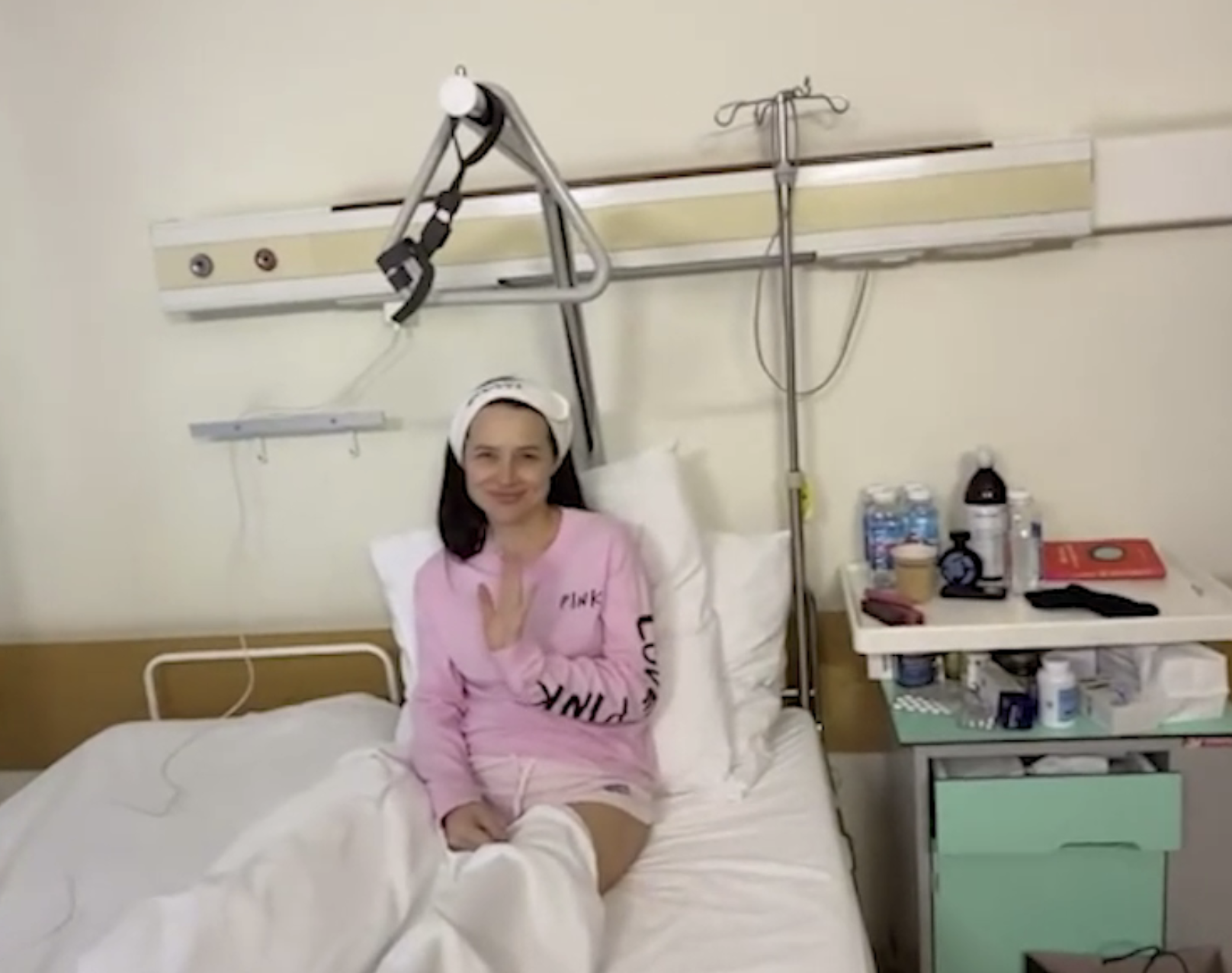 «Я очень хочу жить, и я буду жить!» Больная раком Лерчек в слезах вышла на связь после приостановки дела