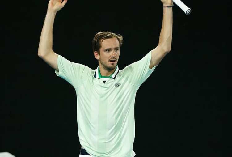 Медведев уступил итальянцу Синнеру в финале &laquo;Мастерса&raquo; в Индиан-Уэллсе