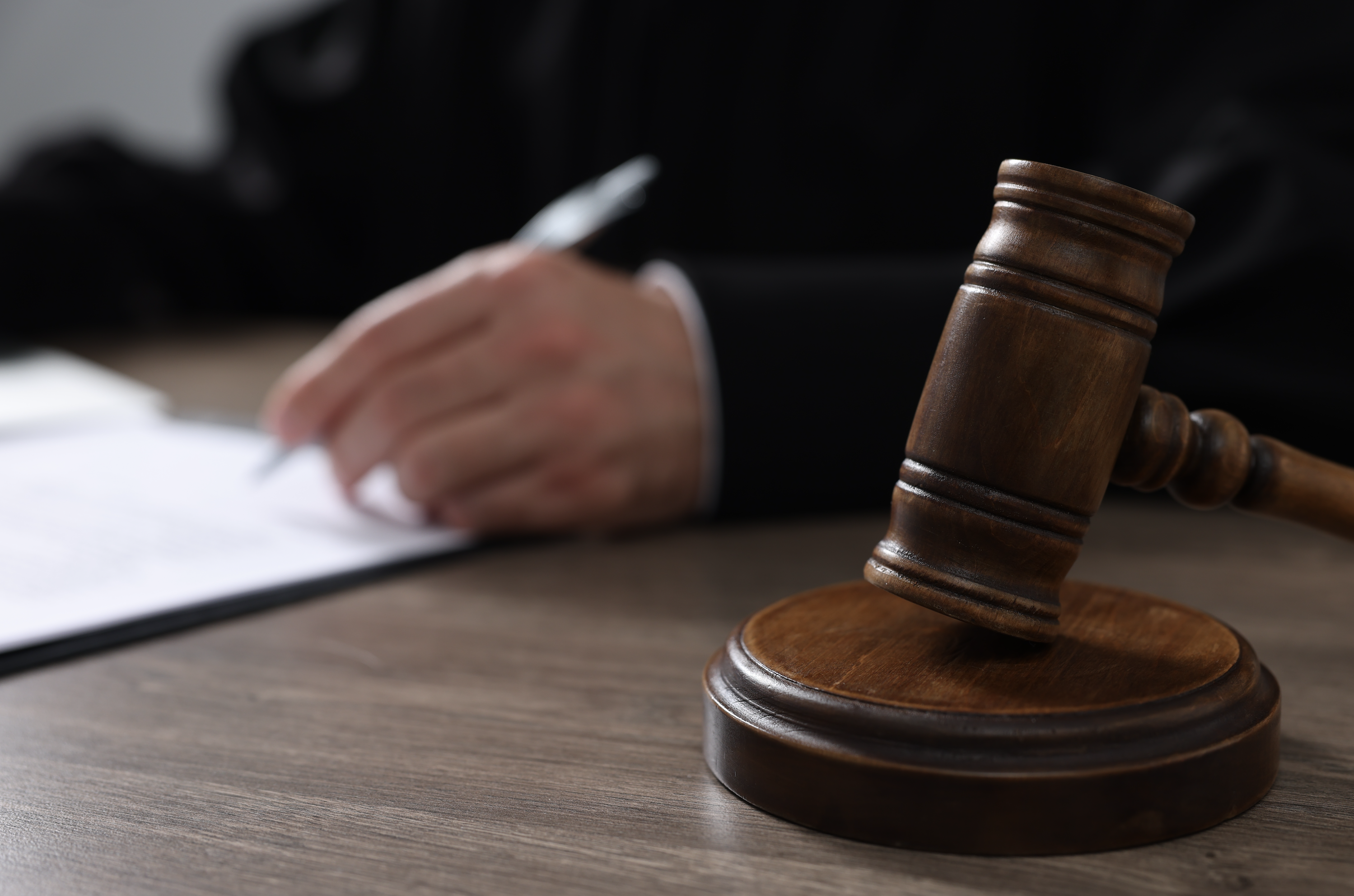 Выживший в ДТП на Поцелуевом мосту в Петербурге отсудил 1,5 миллиона рублей