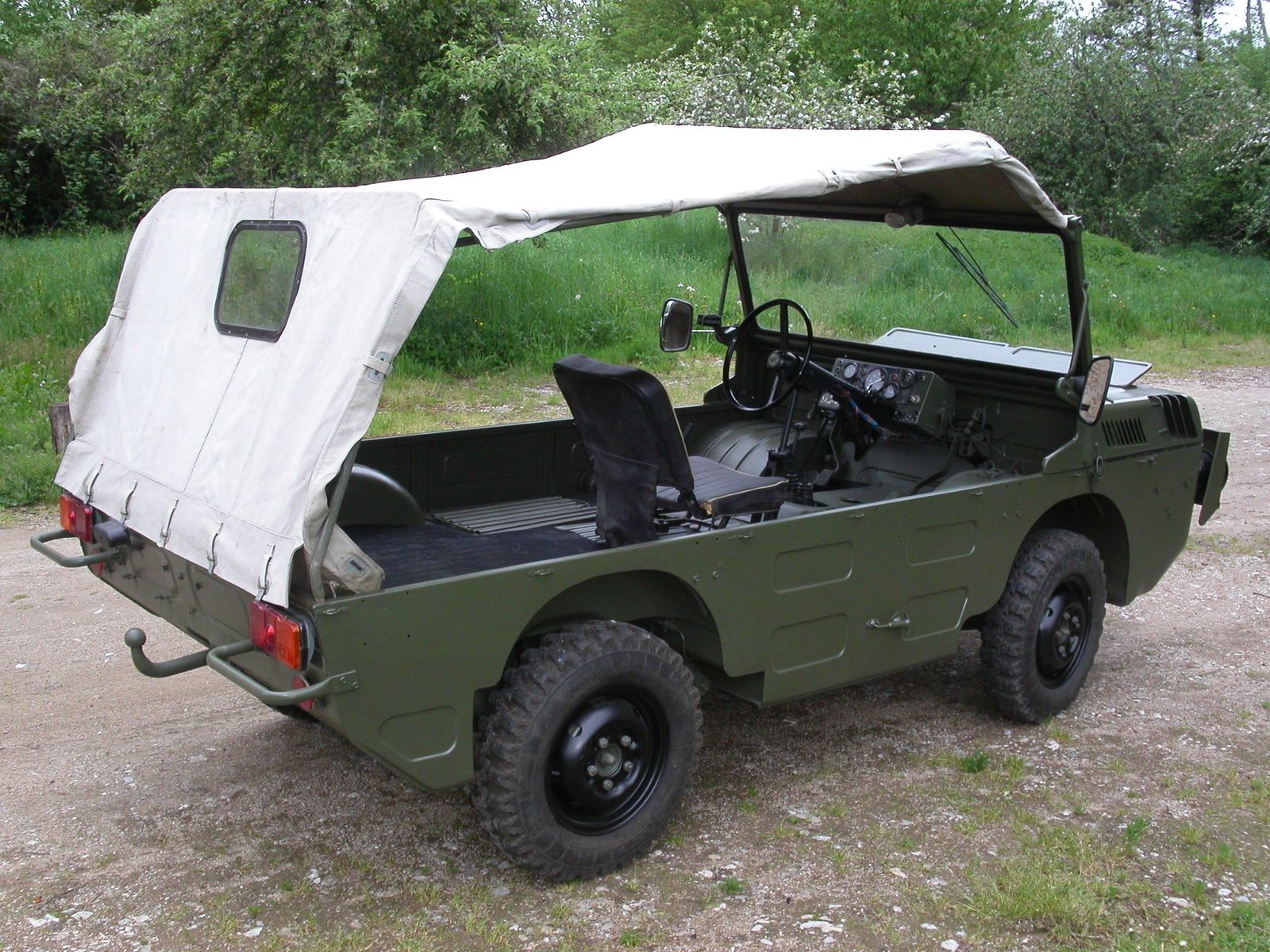 Курсанты восстановили уникальную машину-амфибию для отправки в зону СВО