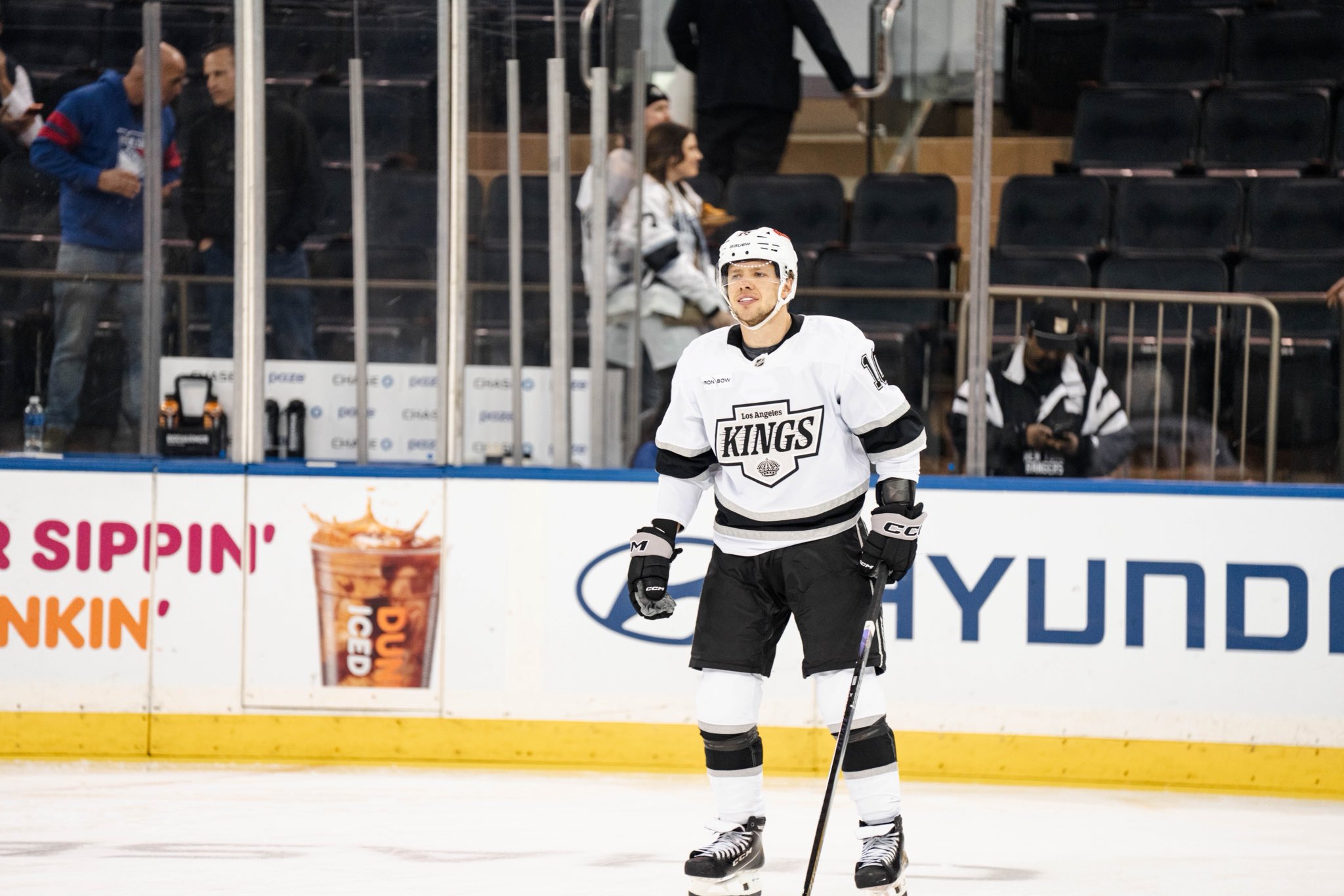 Панарина встретили овациями после возвращения на лёд в Нью-Йорке