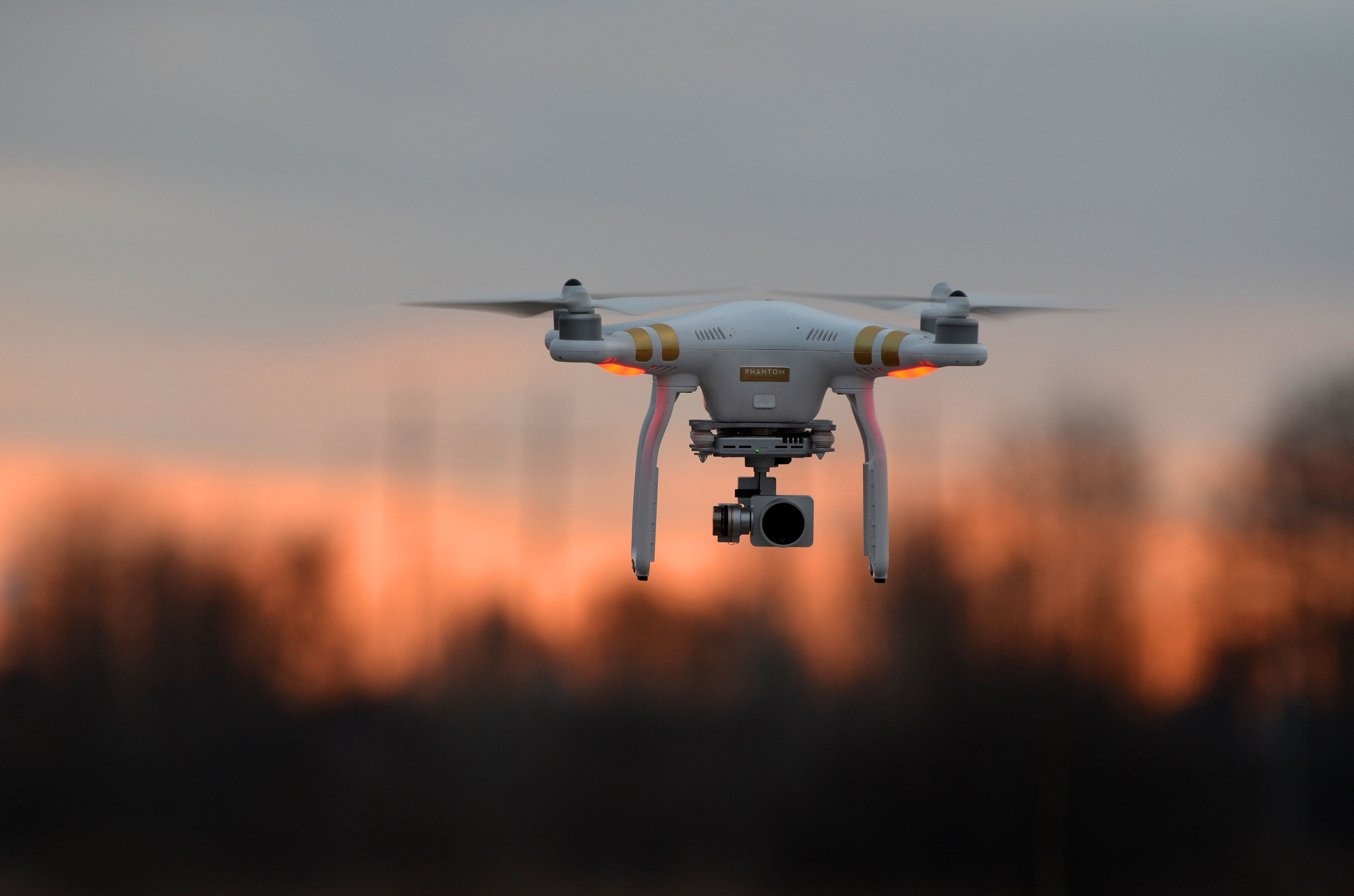 В Адыгее обломки сбитых беспилотников ВСУ повредили восемь домов и три автомобиля