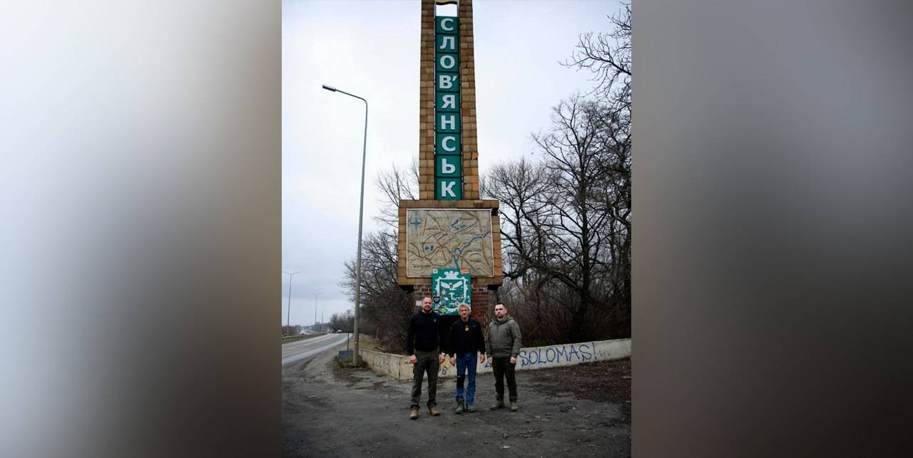 Шон Пенн встретился с боевиками бригады ВСУ, разбитой в Харьковской области