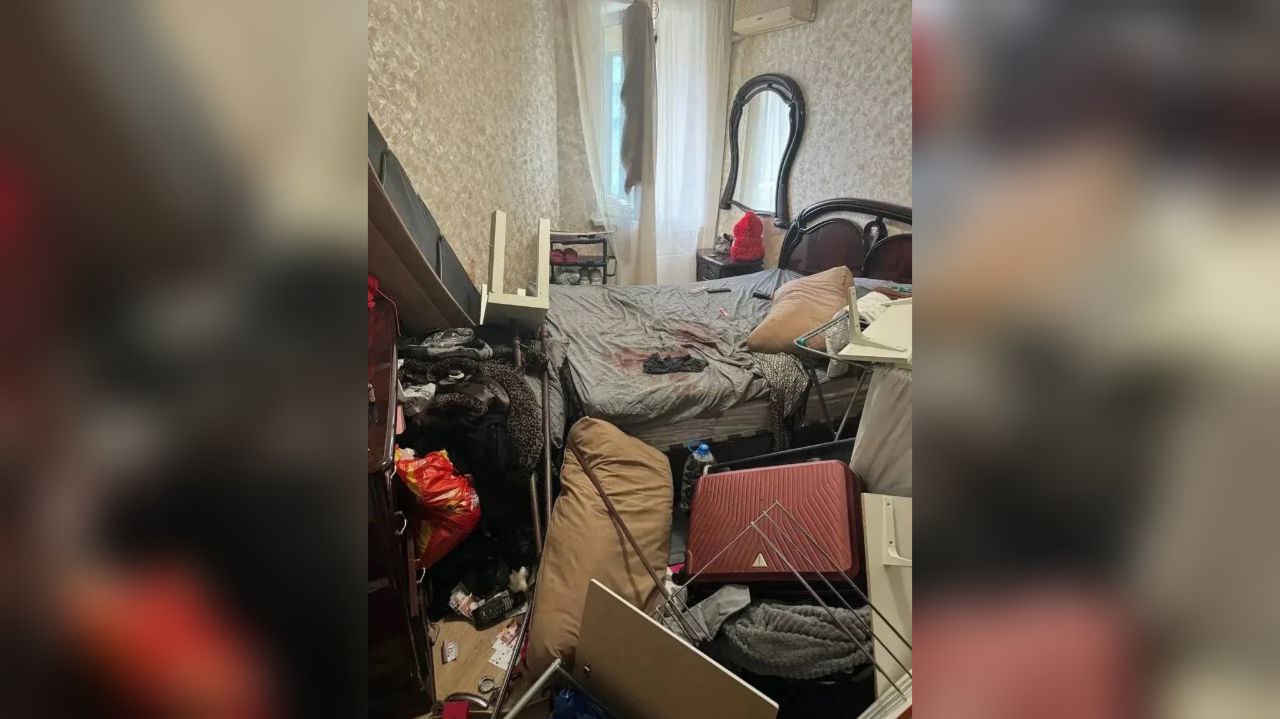 Стриптизёр из Красногорска, выносивший тело сожительницы в чемоданах, попал на видео