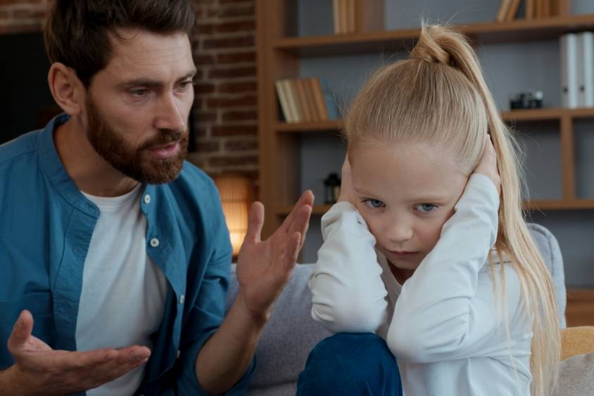 Эта фраза, которую слышал в детстве каждый, ломает нас на всю жизнь: Разбор психолога