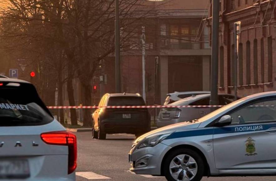 Полиция оградила участок проезжей части у отеля &laquo;Марриотт&raquo; после атаки ВСУ