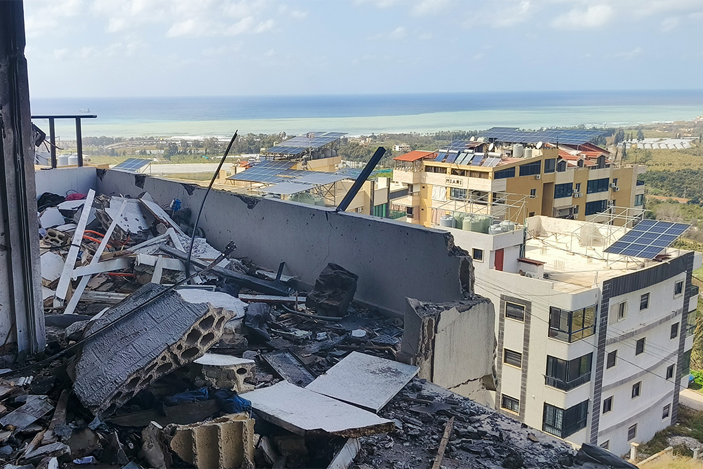 Автомобиль съемочной группы RT попал под ракетный удар в Ливане