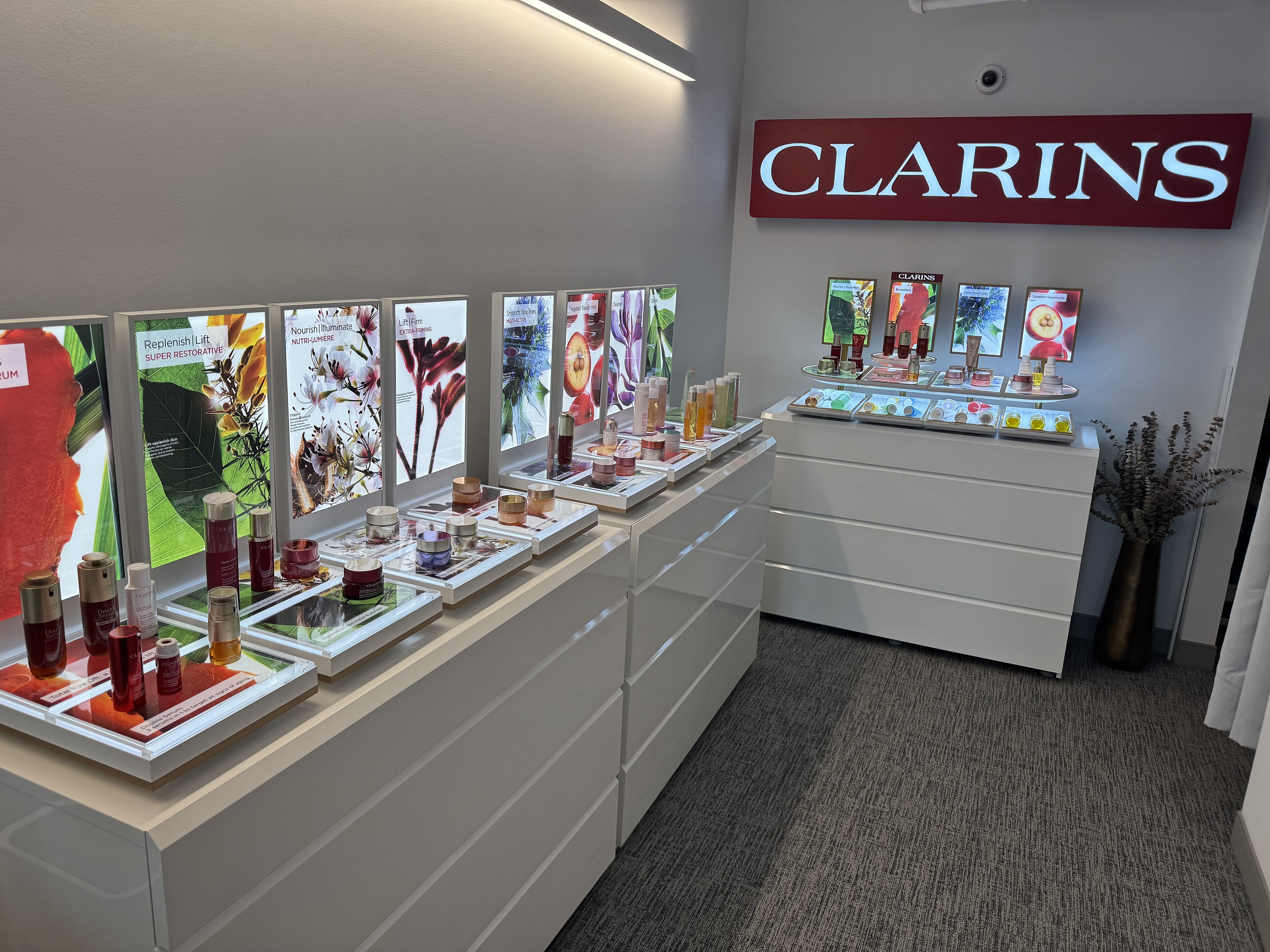 Clarins собрался регистрировать в России два новых косметических бренда