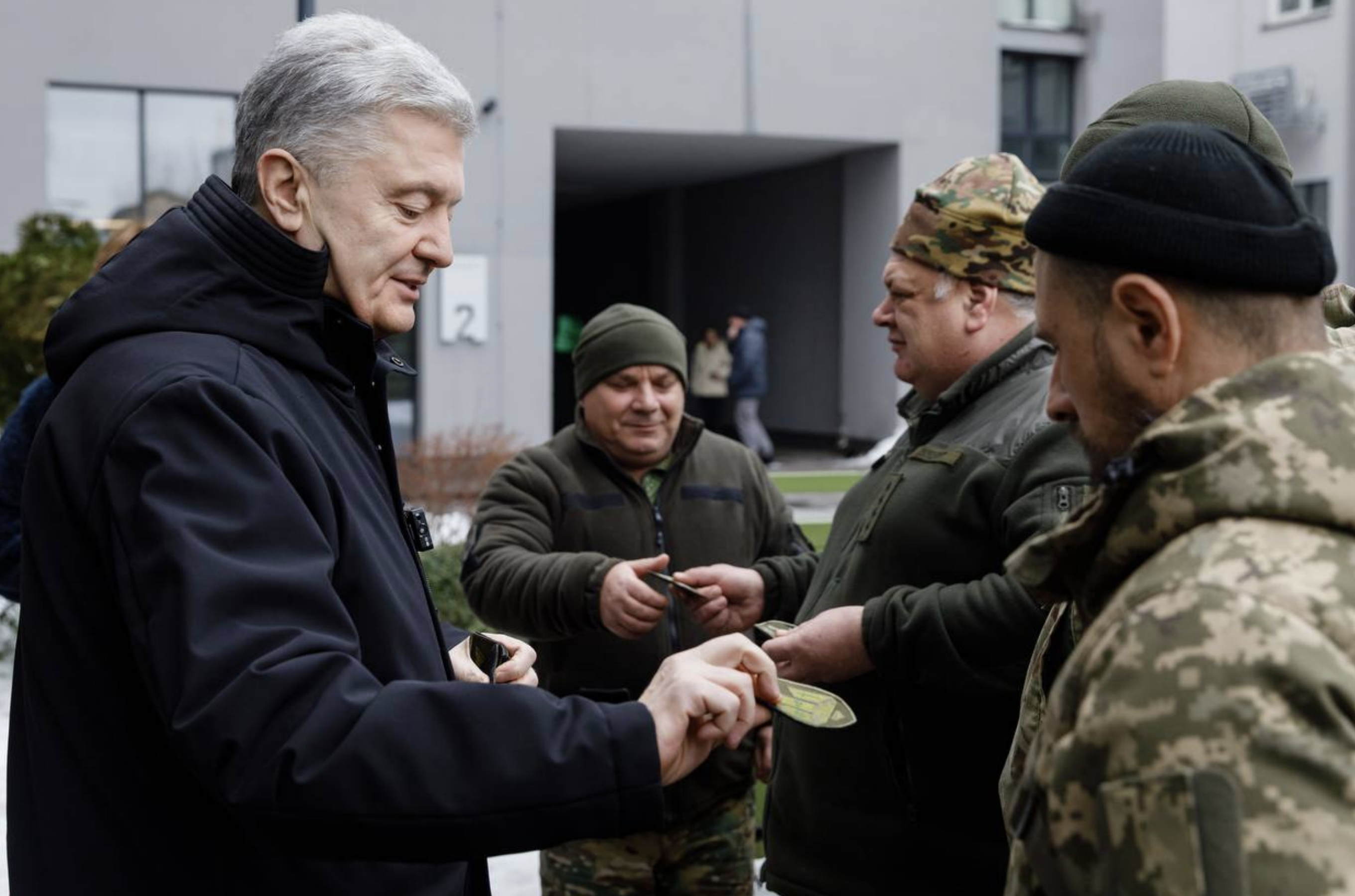 Артиллеристов ВСУ перевели в штурмовики после встречи с Порошенко*