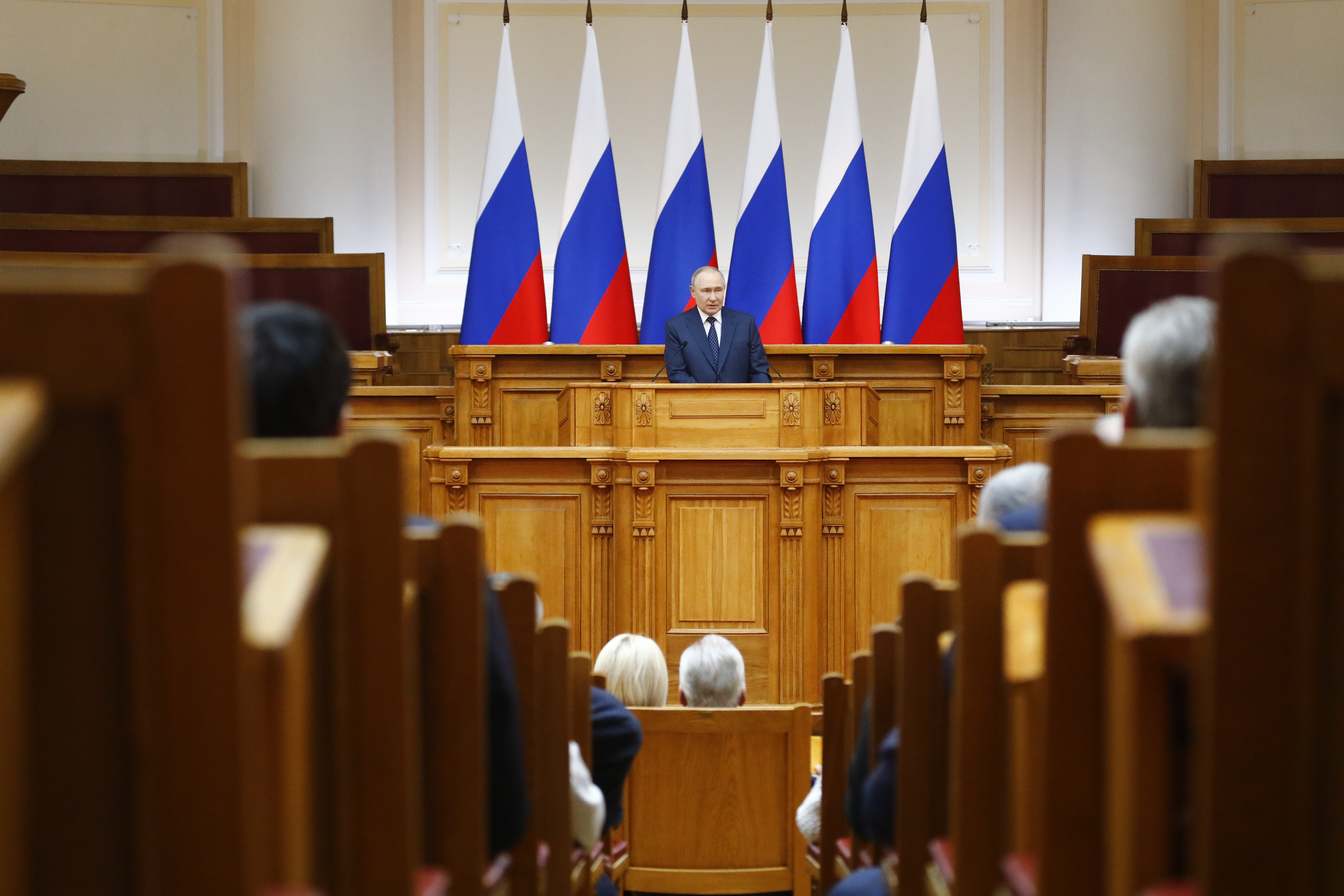 Путину доверяют более 76% россиян