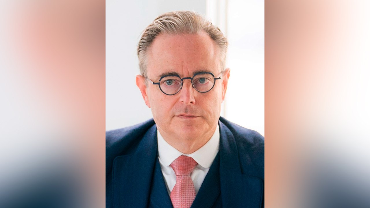 Премьер Бельгии признался, что его брат посылал деньги в советскую Украину