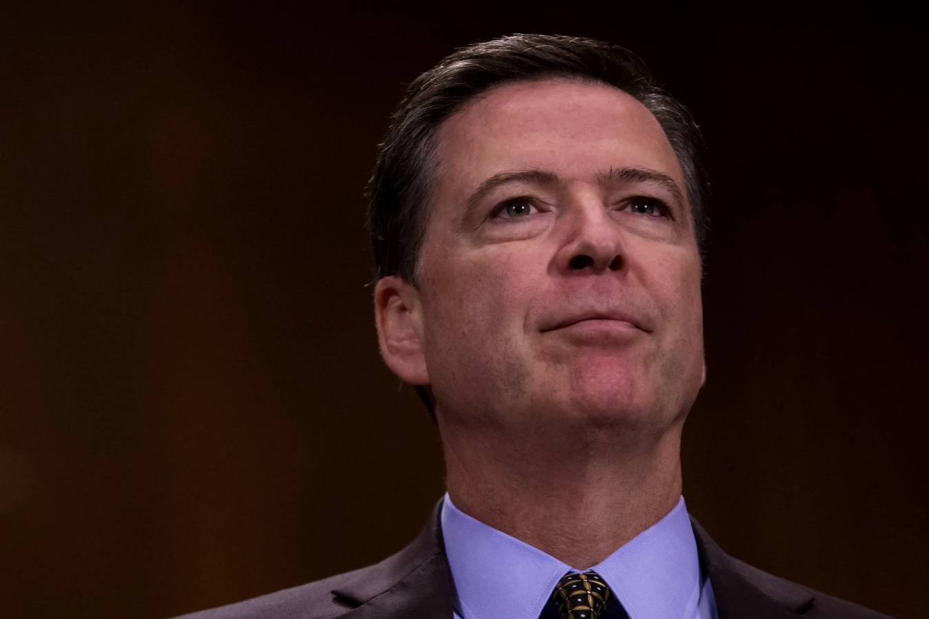 Экс-главе ФБР Коми выписали повестку после угроз Трампа
