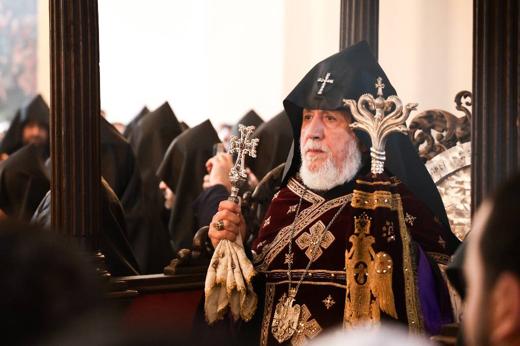 СК Армении не пустил католикоса Гарегина II в Грузию для прощания с Илией II