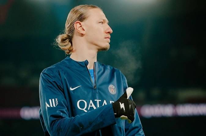 ПСЖ разгромил &laquo;Ниццу&raquo; на выезде, Сафонов сыграл в 12-й раз подряд и не пропустил