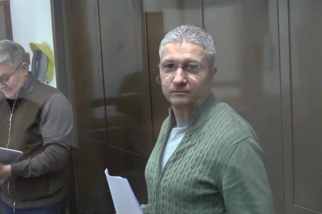 Судебные приставы начали принудительное взыскание средств у Тимура Иванова