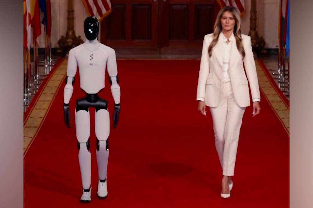 Мелания Трамп пришла на саммит по влиянию ИИ с роботом Figure 3