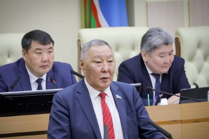 В Якутии досрочно прекратили полномочия депутатов Иванова* и Поскачина