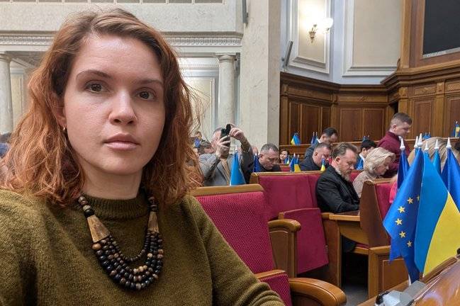 Нардеп Безуглая подала в суд на Сырского за провалы на фронте