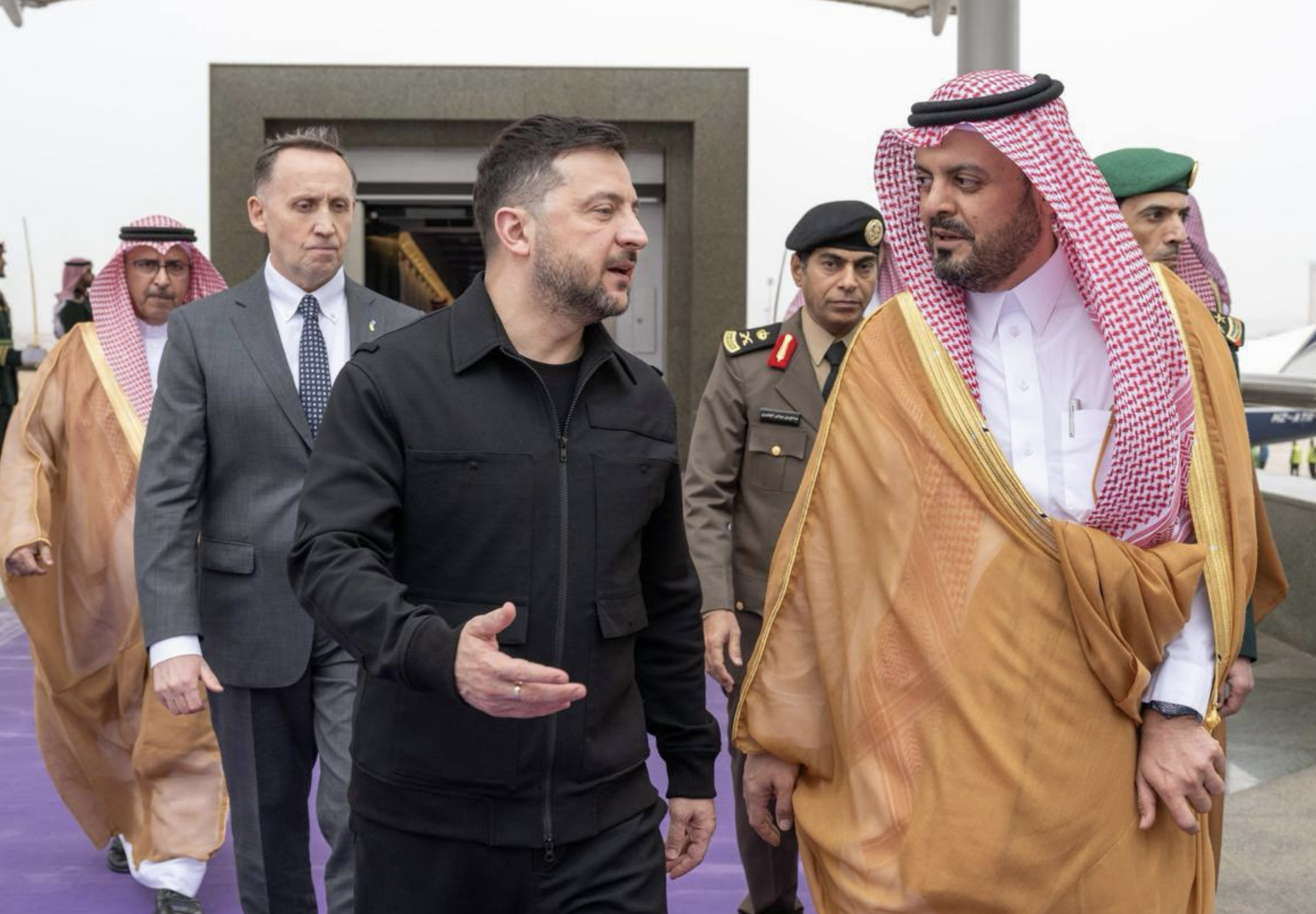 Зеленский прибыл в Саудовскую Аравию на &laquo;важные встречи&raquo;