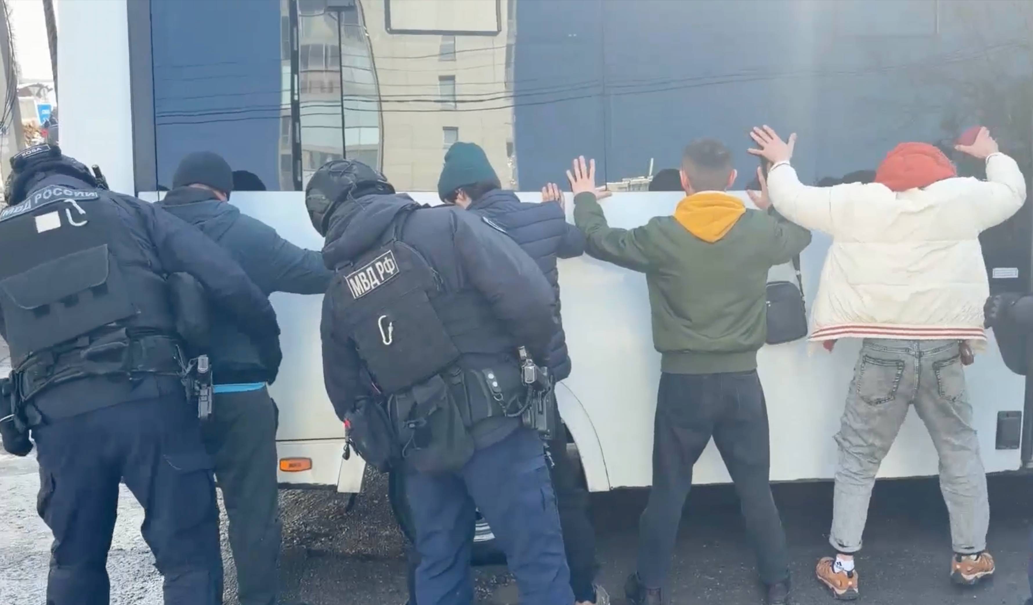 Почти 60 нелегалов вернутся на родину после рейда в Подмосковье