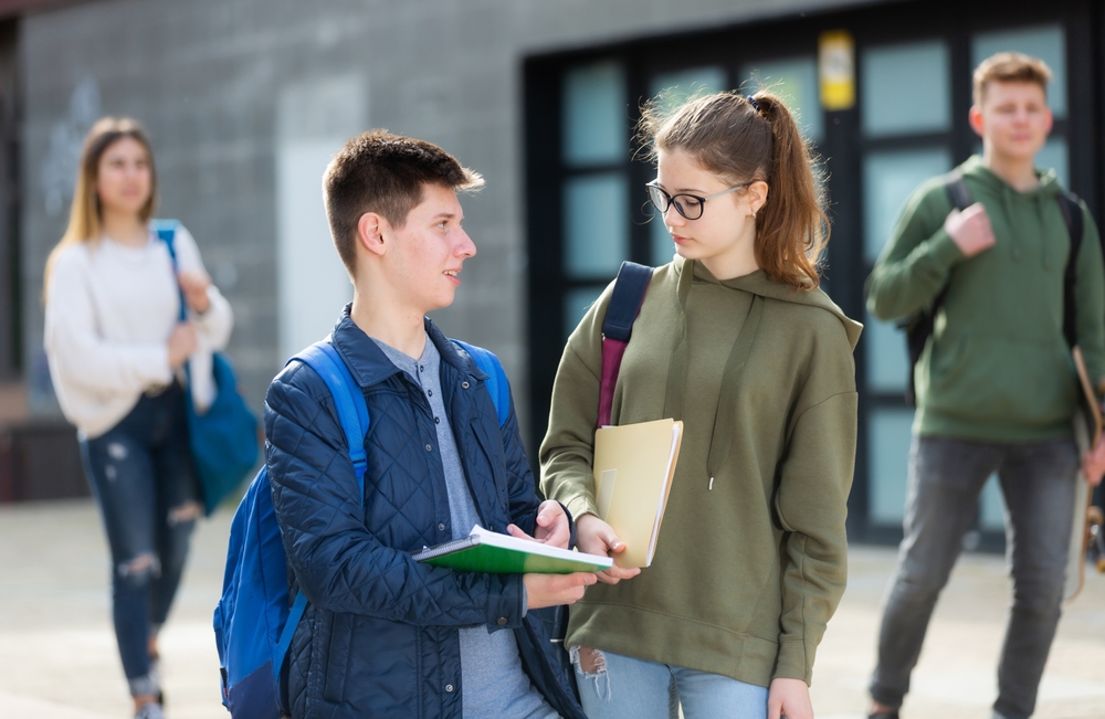 &laquo;Мамонт&raquo; не поймёт: Как &laquo;6&ndash;7&raquo; и другие мемы пересобрали русский язык подростков