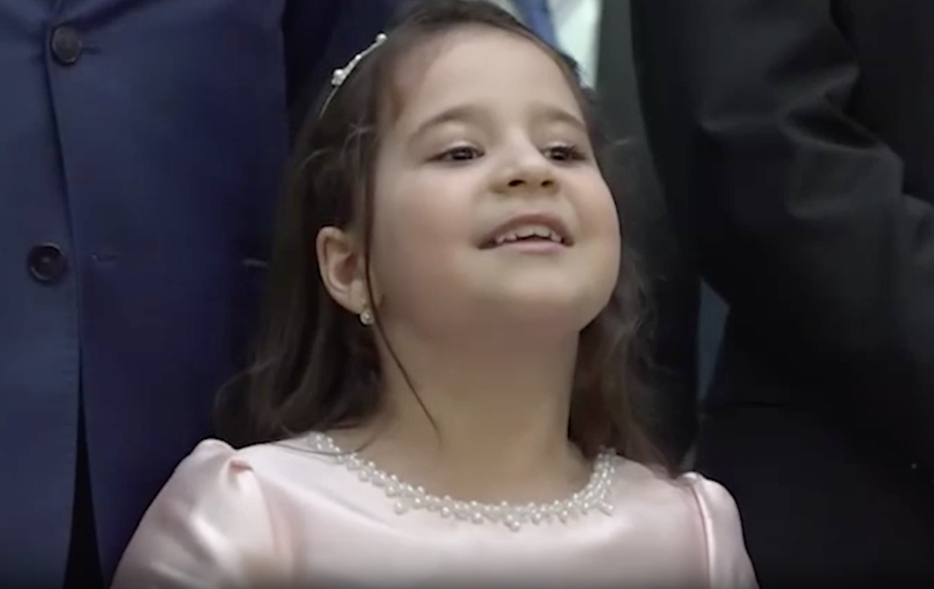 Девочка из Дербента в стихах поблагодарила Путина за Год единства народов России