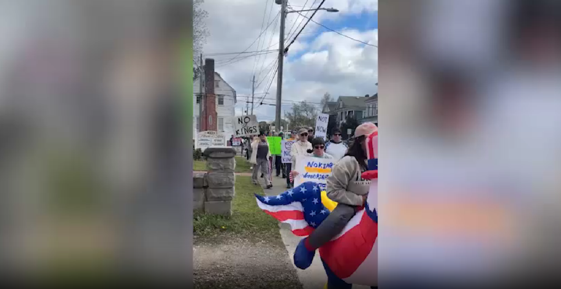  В Вашингтоне сотни людей вышли на митинг против политики Трампа