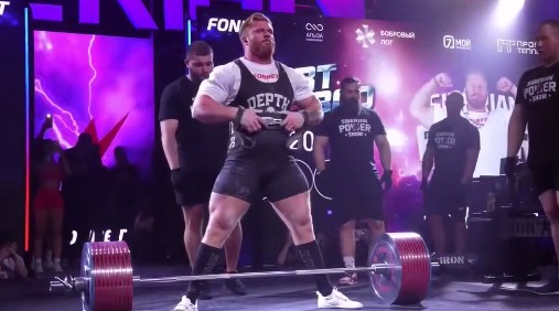 Южноафриканский атлет побил рекорд в становой тяге на фестивале в Красноярске