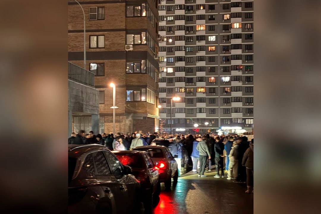 Опубликовано видео первых минут после атаки ВСУ по многоэтажке в Краснодаре
