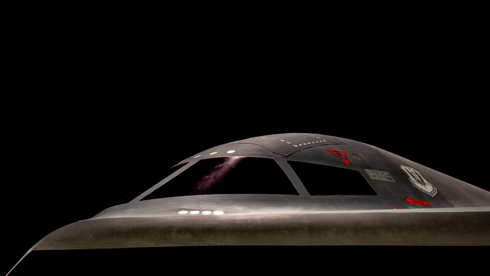 ВВС США выкупили у частника стекло для бомбардировщика B-2, проданное по недальновидности