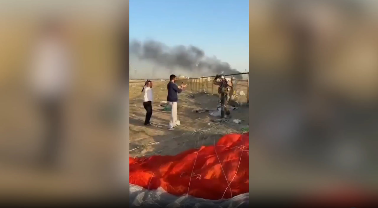 Сбитый американский лётчик встал на колени, чтобы жители Кувейта не забили его палкой