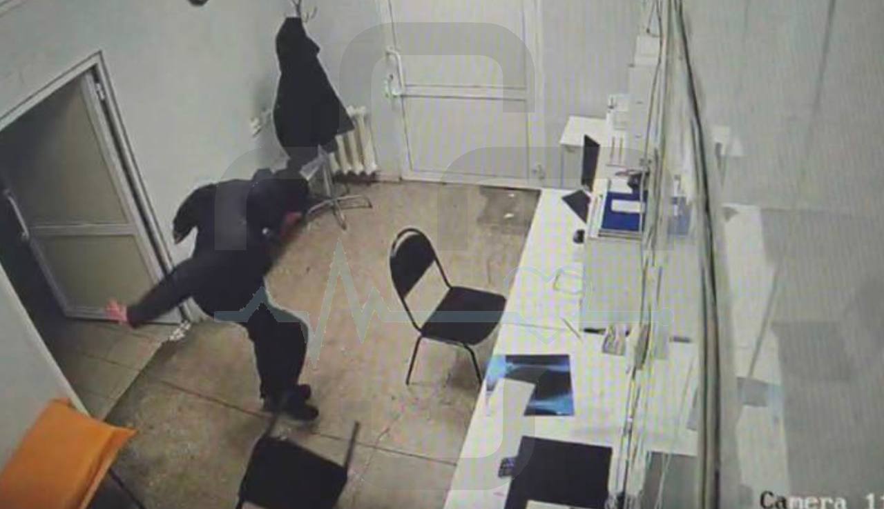 Буйный пациент избил и сломал нос врачу, спасавшему жизни бойцов в зоне СВО