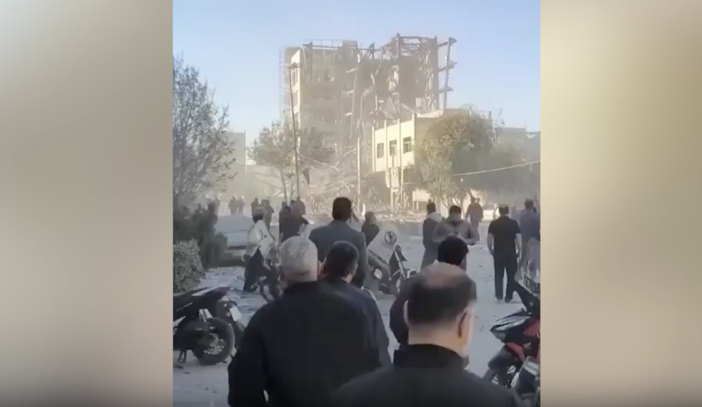 Здание офиса Совета экспертов в Куме успело эвакуироваться до удара