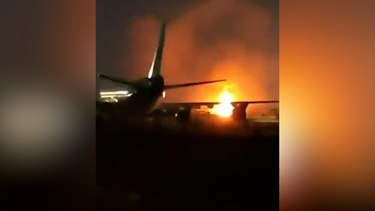 Очевидцы сняли на видео, как горит Ан-32 украинской сборки после удара в Ираке