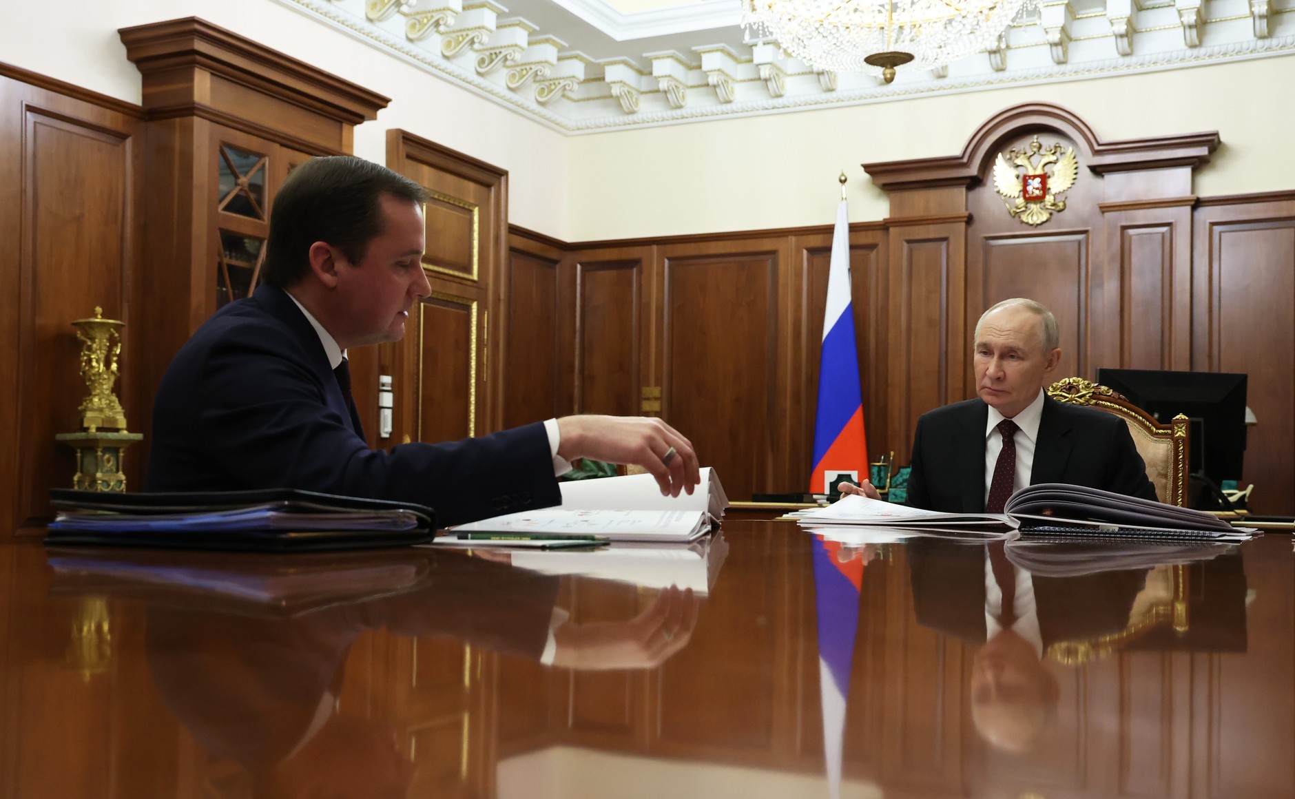 Путин провёл рабочую встречу с губернатором Архангельской области